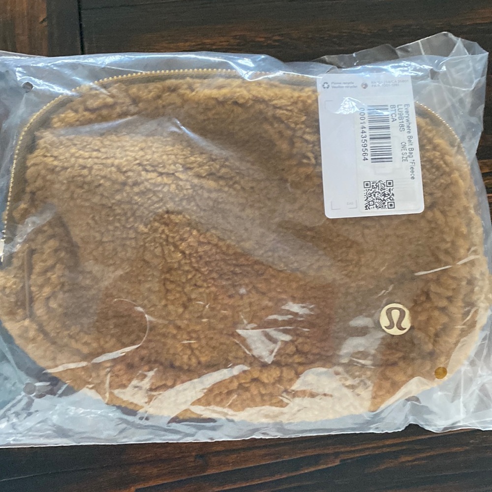 Lululemon belt bag fleece